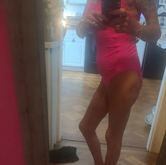 NEW NICOLE MILLER RACERBACK ONE PUECE BATHING SUIT HOT PINK SZ SMALL Hp🔥🔥🔥 - Picture 3 of 11